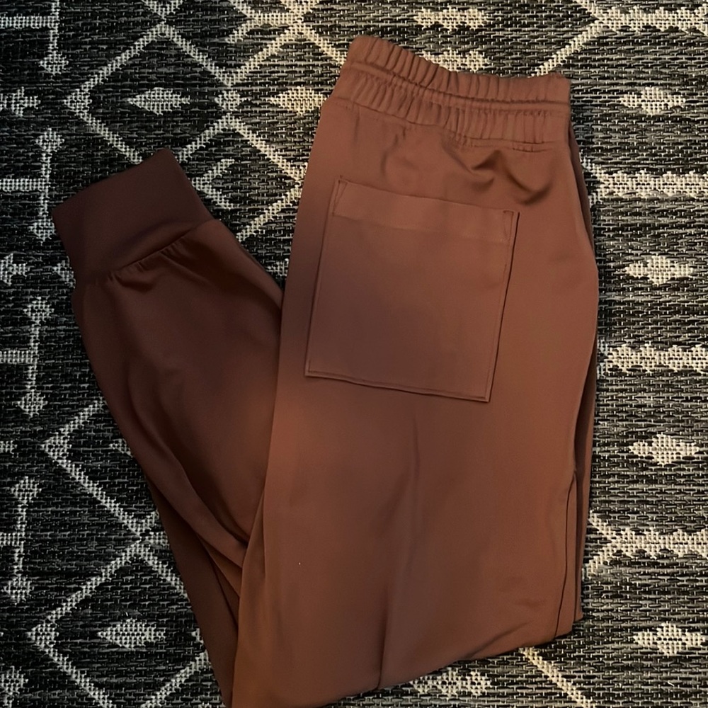 NWT Lou and Grey Joggers